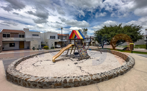 Terreno Plano En Venta En La Vista Residencial En Condominio Lomas De La Vista