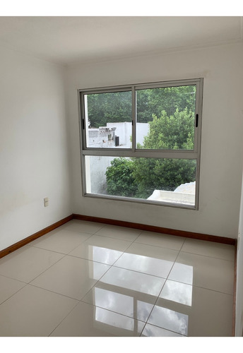 Apartamento De Un Dormitorio En Alquiler , Muy Luminoso