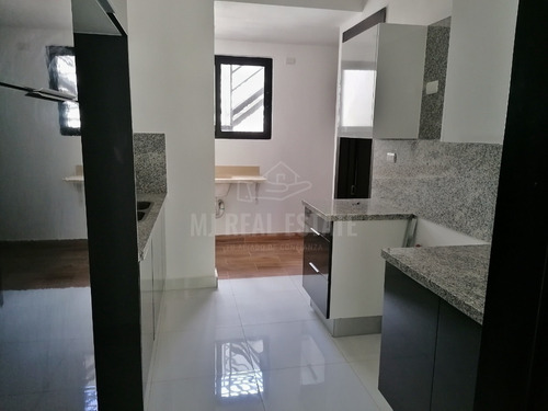 Imagen 4 de 13 de Apartamento En Bella Vista 2do Nivel 3 Habitaciones + 3 Aprqueos + Area Social