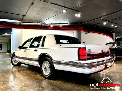 Lincoln Town Car 1990