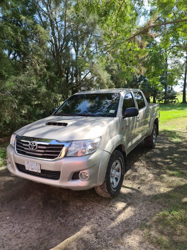 Toyota Hilux Sr 4x2 Dc