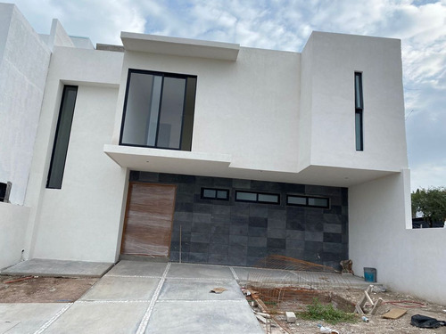 Imagen 10 de 15 de Residencia En Lomas De Juriquilla, Jardín, 3 Recamaras, Sal