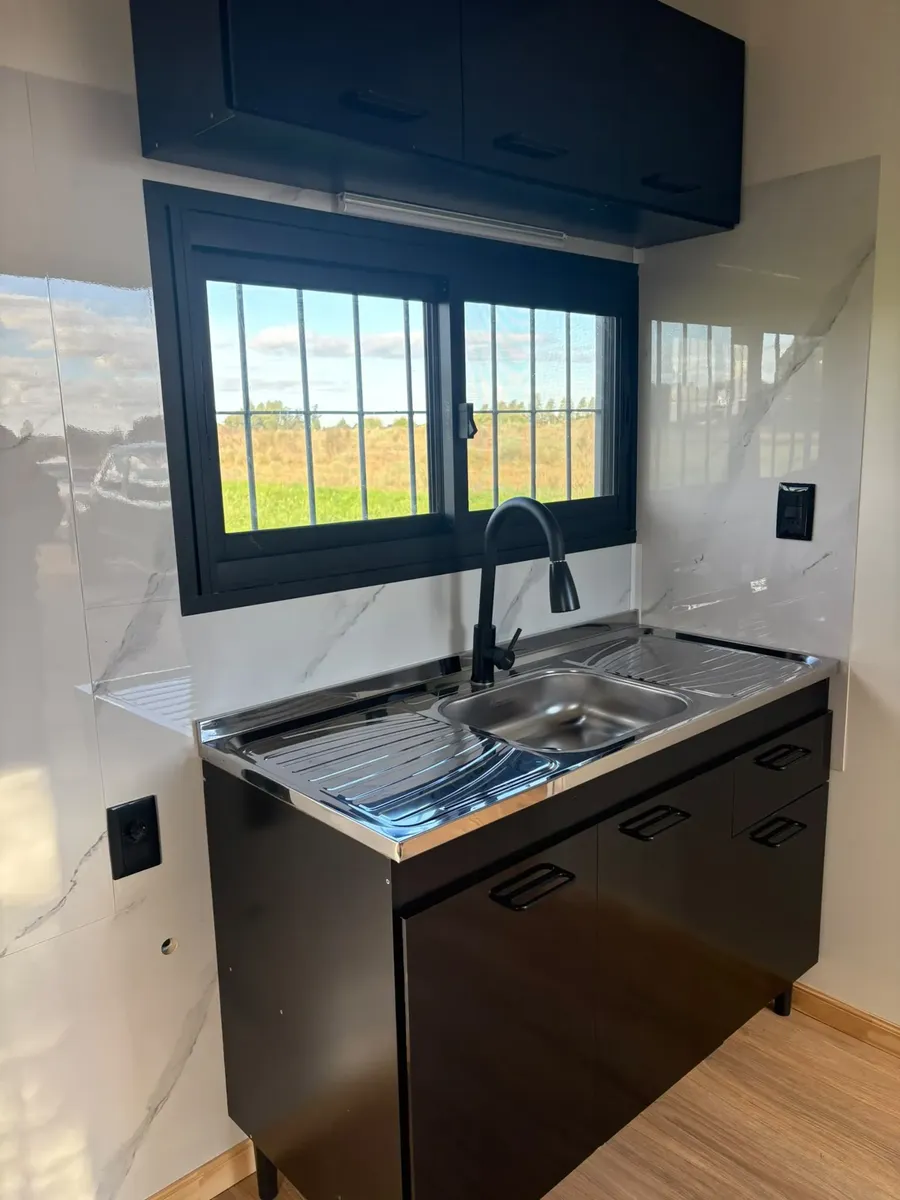 Apartamento A Estrena, Cuenta Con Cocina Comedor Un Dormitorio Y Un Baño Con Gran Espacio Fuera Del Apto, Para Estacionar Vehículos Dentro Del Predio. El Apto Se Encuentra En Un Lugar Cercado, Lugar T · Foto 2