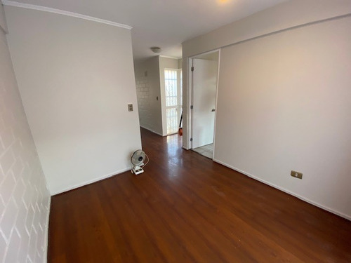 Casa De 2 Pisos 3d Y 2 Baños En Excelente Estado