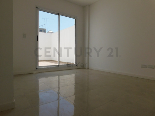 Imagen 11 de 30 de Venta Depto 3 Amb. Al Frente Super Luminoso Con Patio Y Balcón A Estrenar