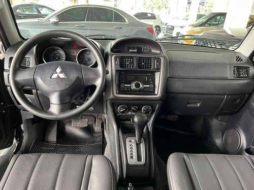 Imagem 8 de 10 de Mitsubishi Pajero Tr4 2.0 4x2 16v 140cv 2013