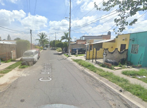 Sk01- Casa En Remate Bancario En C. Atlantida, Hacienda De Santa Fe, Jal. (65% Debajo De Su Valor Comercial, Solo Recursos Propios)