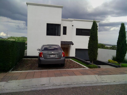 Hermosa Casa En Venta En Juriquilla, Alberca, Roof Garden, 4