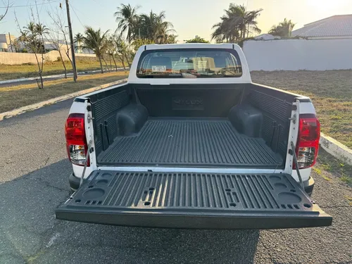 Toyota Hilux 2.7 Cabina Doble Sr Mt