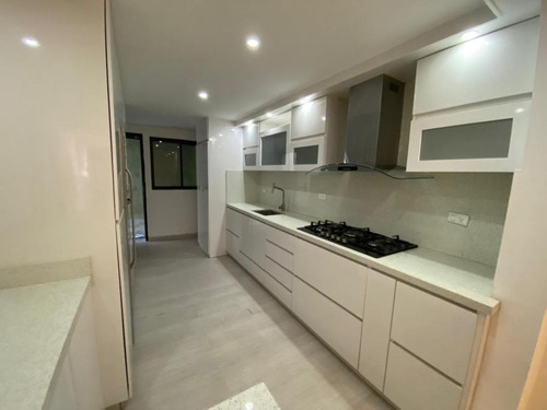 Imagen 1 de 19 de Impecable Townhouse El Manantial Mañongo Jc-lp
