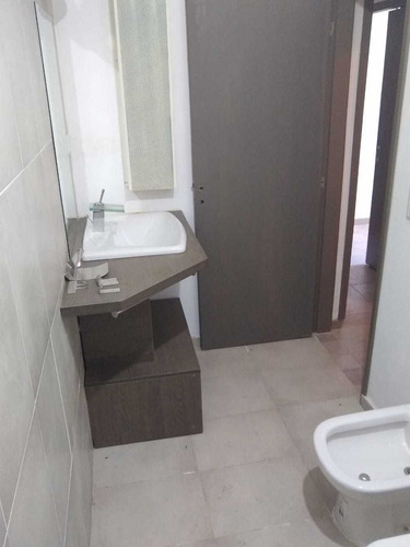 Casa Con Patio, 4 Dormitorios, 2 Baños.