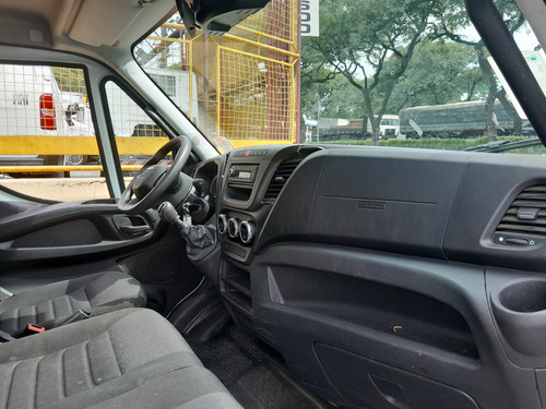 Iveco Daily 35160 2023 Com Baú Alumínio Completa 44 Mil Km