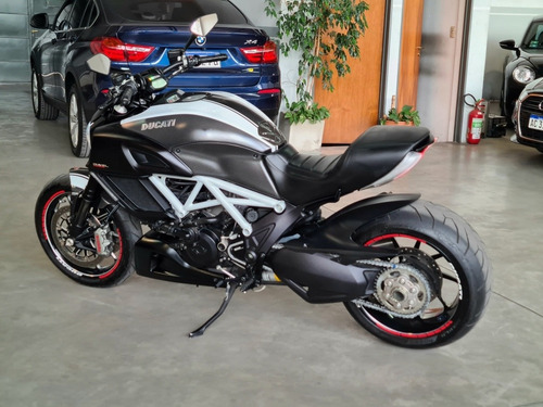 Imagen 4 de 10 de Ducati Diavel Carbon
