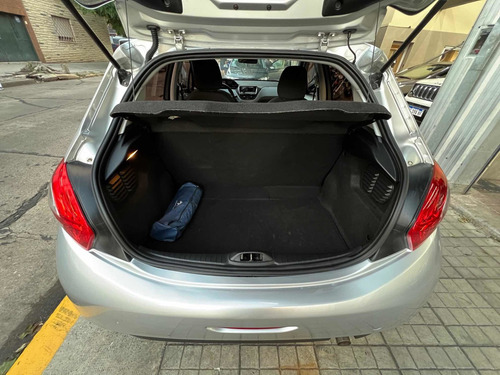 Imagen 7 de 13 de Peugeot 208 1.5 Allure /// 2015 - 127.000km