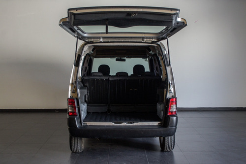 Imagen 14 de 20 de Peugeot Partner Patagónica 2017 1.6 Hdi Vtc Plus Ab939 Lum