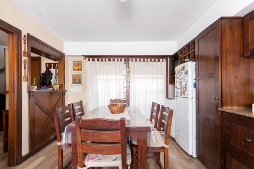 Chalet Cuatro Dormitorios Y Local Comercial En Esquina Retasado!