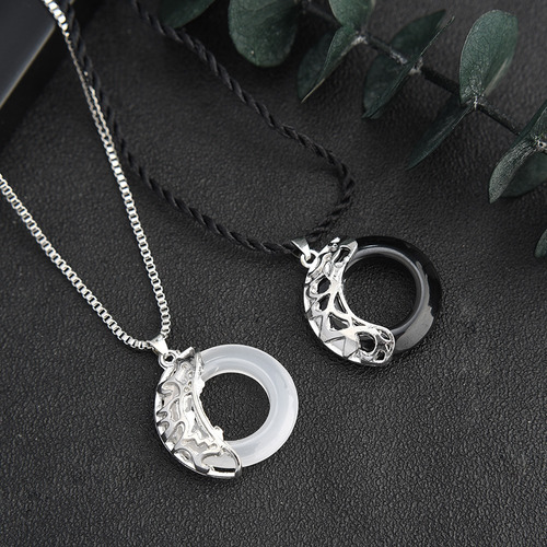 Colar De Casal Com Pingente Redondo Preto E Branco Com Pinge