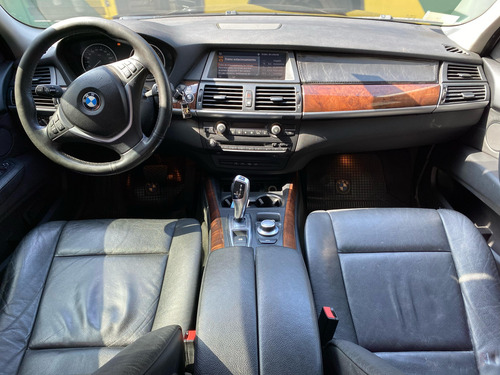 BMW X5 4.8 Is Premium
