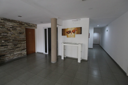 Imagen 10 de 12 de Departamento 2 Ambientes Al Frente Con Balcon
