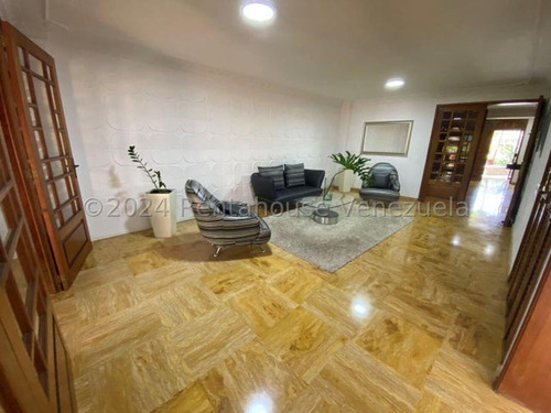 Venta De Imponente Casa Santa Paula