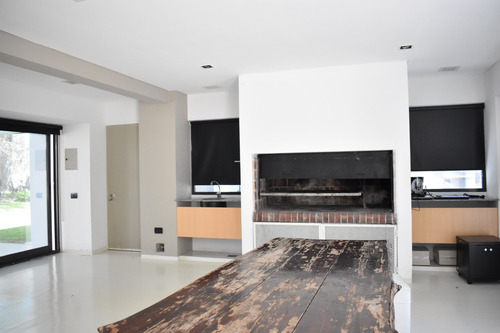 Casa En Venta En Abril Club De Campo