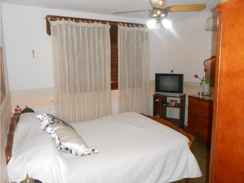 Se Vende Casa 3 Dorm. Centrica En Almafuerte