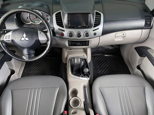 Mitsubishi L200 3.2 Triton Savana Cab. Dupla 4x4 4p