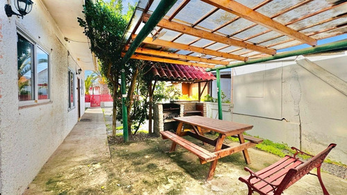 Casa En Laguna De Zapallar En Venta, A Pasos De La Playa