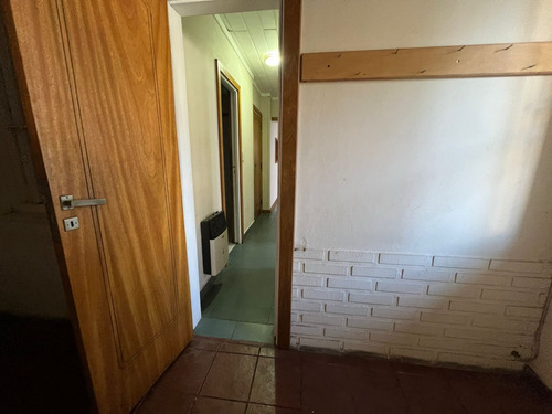 Casa Con Galpón En Barrio Las Avenidas