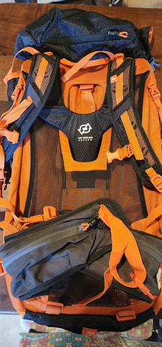 Mochila Trekking Quechua Forclaz 40 Air Plus. Decathlon Azul Oscuro Liso (Usado)