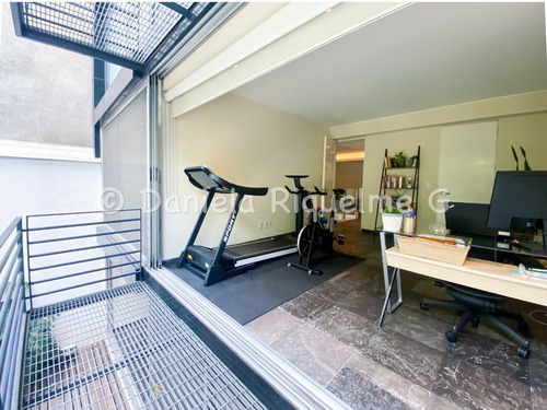 Imagen 11 de 14 de Garden House Con Amplia Terraza Y Sala De Doble Altura