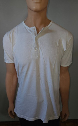 Remera Blanca Kout (talle L)