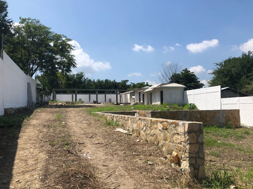 Local Terreno Con Palapa En Construcción Ideal Para Restaura