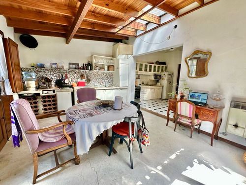Casa - 3 Ambientes - Servicios - Excelente Ubicacion