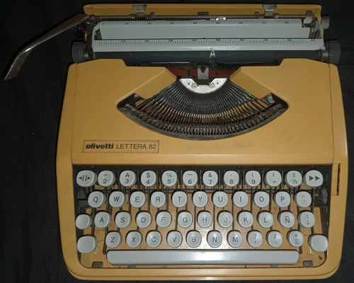 Maquina De Escribir Olivetti Lettera 82