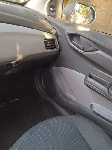 Imagen 9 de 12 de Chevrolet Onix 2017 1.4 Joy Ls + 98cv