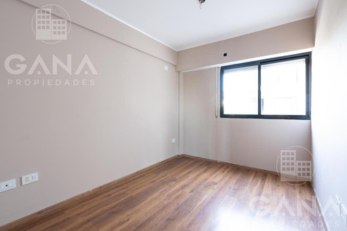 Departamento Venta 2 Dormitorios Con Cochera Y 2 Patios. Oportunidad