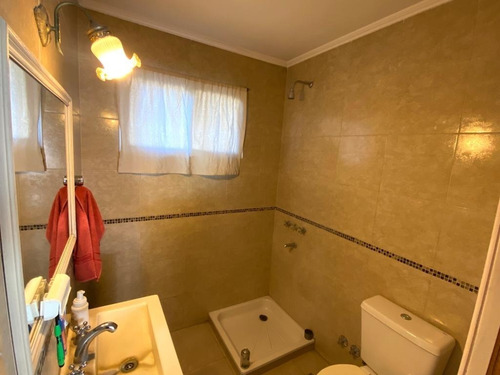 Imagen 8 de 18 de ¡ Oportunidad ! Chalet De 4 Amb. Con Garage Doble Y Fondo..