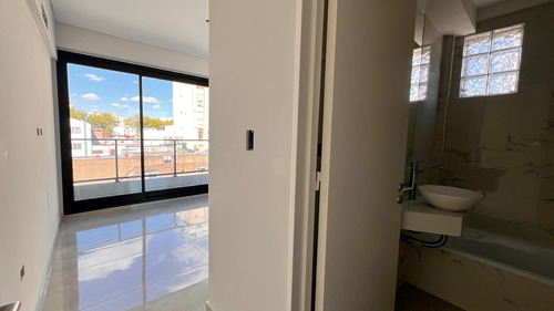 Departamento En Venta, 3 Ambientes En Flores