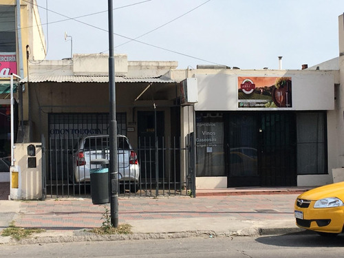 Casa Y Dos Locales En Av. Comercial