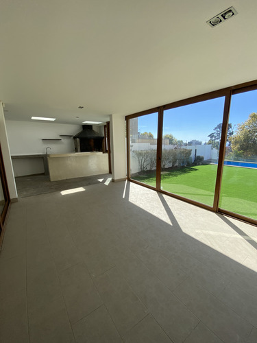 Hermosa Casa En Avenida Blanca Estela Concón