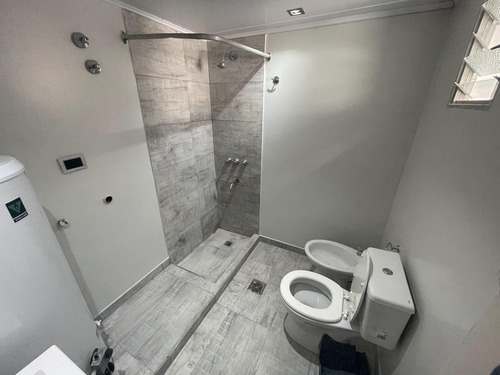 Casa En Venta - 2 Dormitorios 2 Baños - 206mts2 - Tolosa