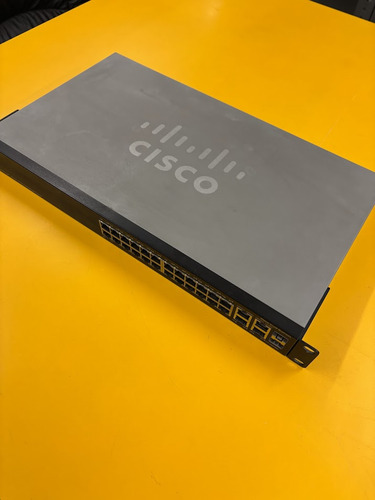 Switch Cisco Sf300-24p + Cisco Uc300 (Usado)