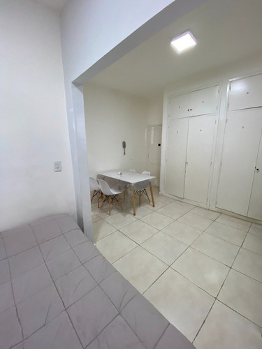 Imagen 9 de 13 de Venta — 1 Ambiente Y Medio Al Frente Reciclado!! Nuevo Valor De Venta!!