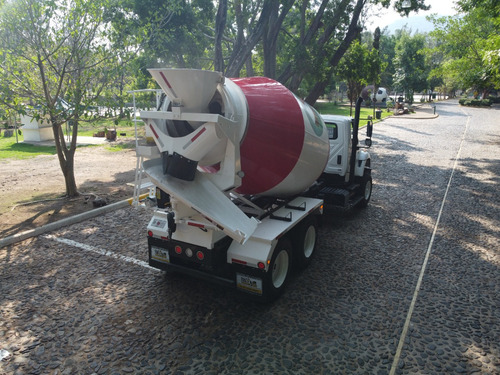 Camion Revolvedor De Concreto International 2005 8 Mts 3
