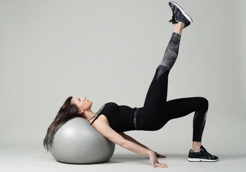 Imagen 5 de 10 de Pelota Pilates Yoga Funcional Tecnotips® 65cm + Inflador Color Rosa
