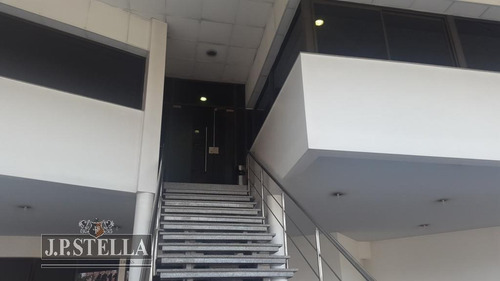 Imagen 3 de 6 de Local Comercial 500 M² Con Oficinas En Entrepiso - Flores