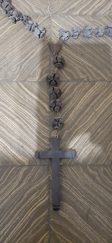 Muy Antiguo Rosario Pared De Semillas De Pino Hembra Leñoso. (Usado)
