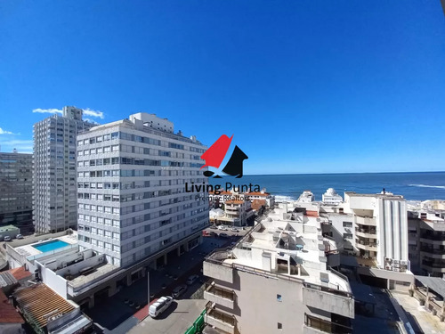 Vende Apartamento De 2 Dormitorios Con Vista Al Mar, Punta Del Este. 