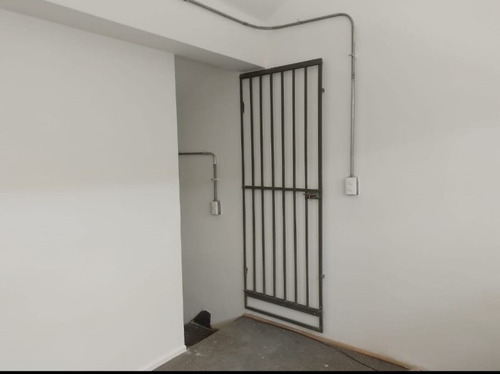 Local Comercial En Streep Center Vitacura/esq.padre Hurtado